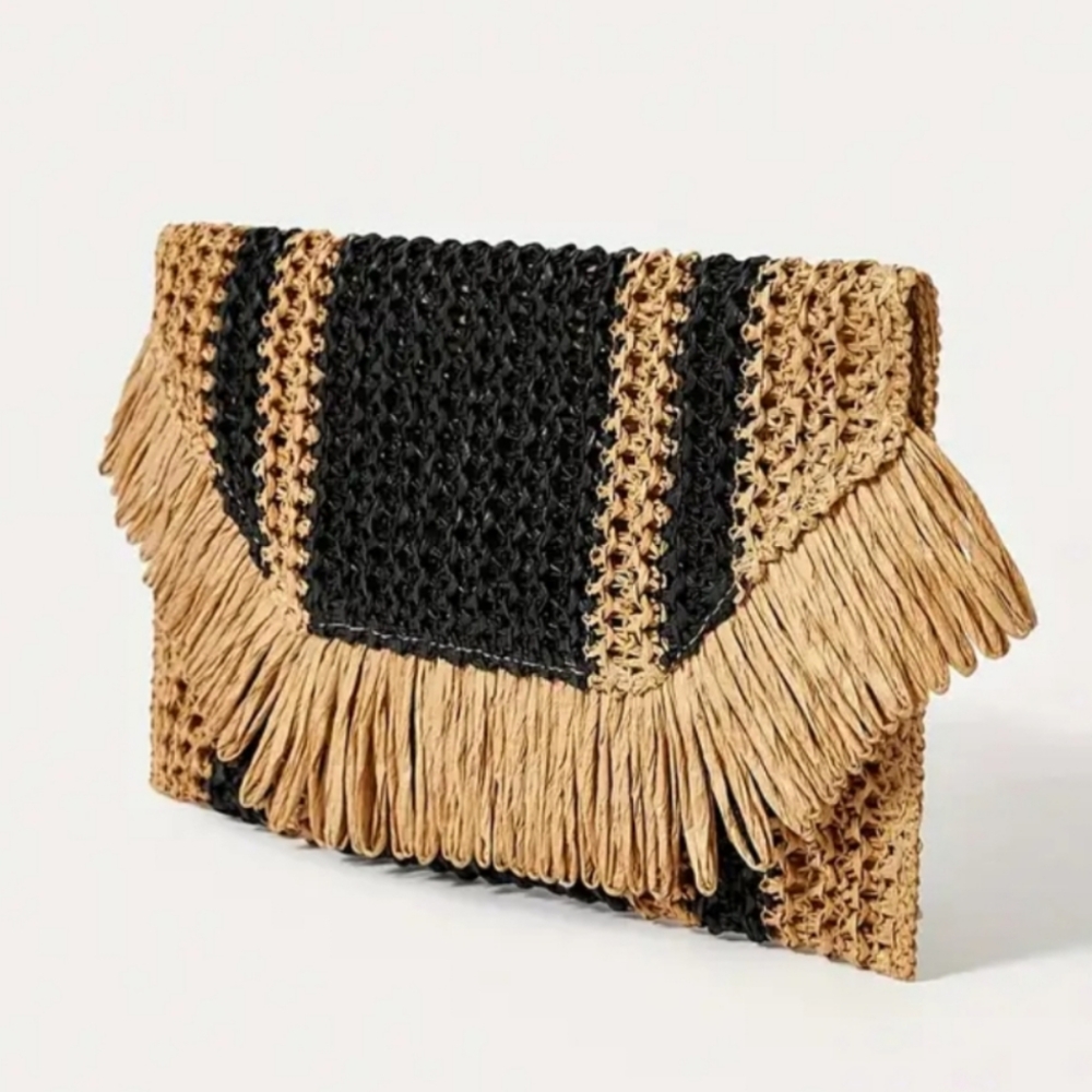 Straw Cluth - Picture 3 of 5
